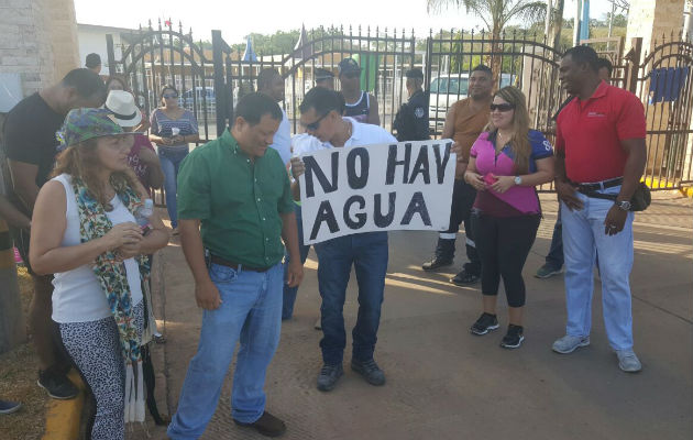 Claman por agua en Colinas del Oeste en Arraiján Panamá América