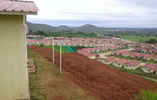 Enfrentados Residentes Y Promotora En La Valdeza Por Falta De Agua