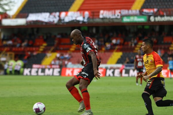 La Final Entre Alajuelense Y Saprissa En Costa Rica Es Suspendida Por