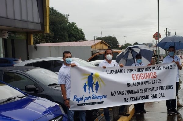 Miembros De La Agrupaci N Pap Por Siempre Protestan En Panam Oeste