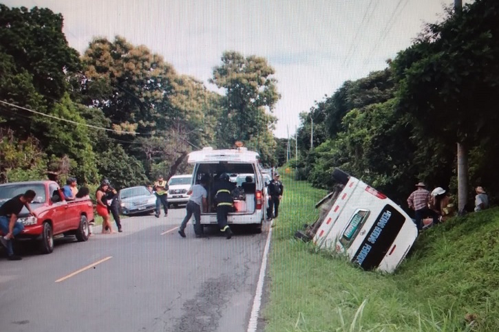 Un muerto y nueve heridos en accidente de tránsito en La Pintada Coclé