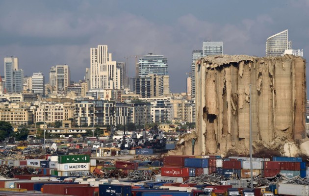 Se derrumba la cara norte de los silos de Beirut un símbolo de la