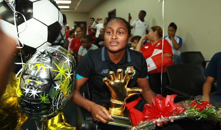 Yenith Bailey a su llegada al Aeropuerto Internacional de Tocumen. Anayansi Gamez