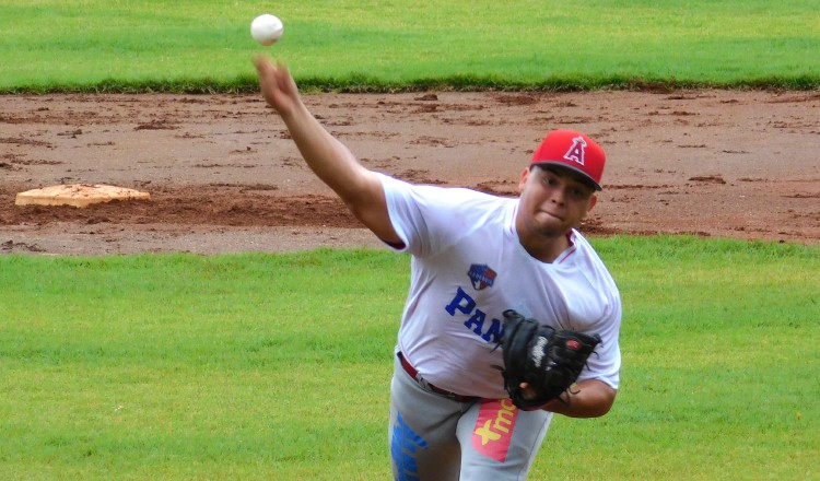 Julio Goff durante su actuación en el partido de preparación que jugó la Preselección de Panamá. /Foto Fedebeis