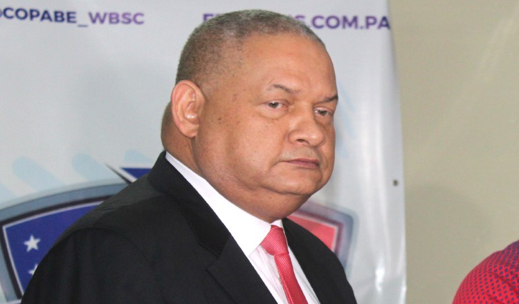 Benicio Robinson, presidente de la Fedebeis, durante el acto en el Rod Carew. /Foto Fedebeis