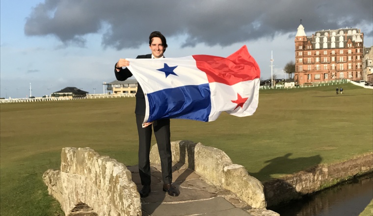 De Roux en  el  famoso puente  de Swilcan en St. Andrews. /Foto Cortesía