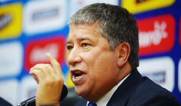 Hernán Gómez, durante la conferencia de prensa. @FEFecuador