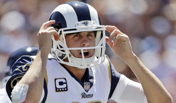 Jared Goff,  durante un partido de temporada regular. AP