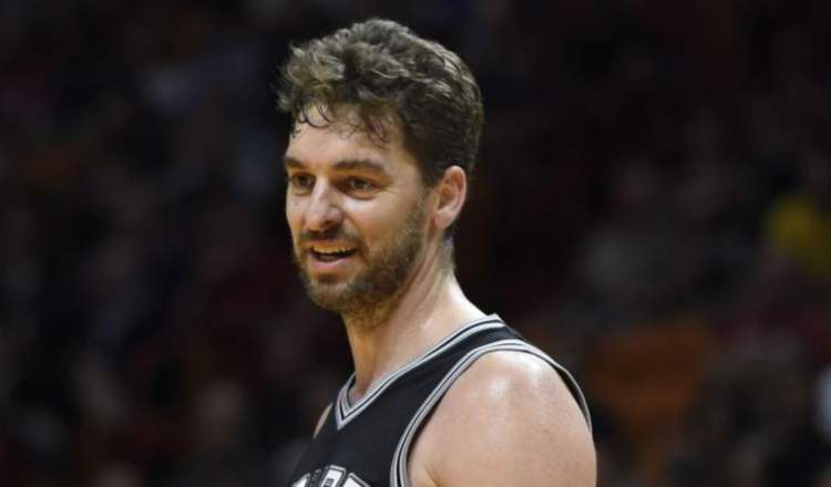 Pau Gasol firmó por los San Antonio Spurs el 14 de julio de 2016. EFE