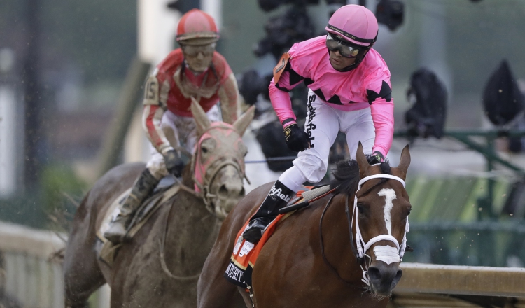 Luis Sáez durante el Derby de Kentucky.