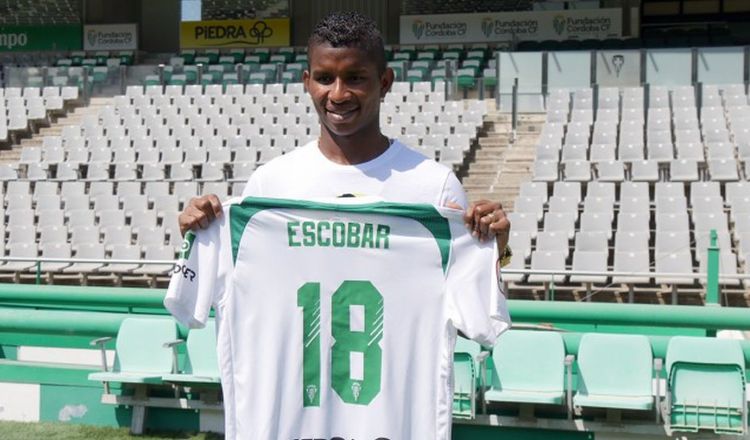 Fidel Escobar lucirá el dorsal 18 en el club español. Foto @CordobaCF