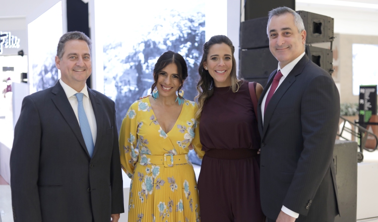 1.  Albert Montaner, Mónica Contreras, Claudia Díaz y Gabriel Diez.