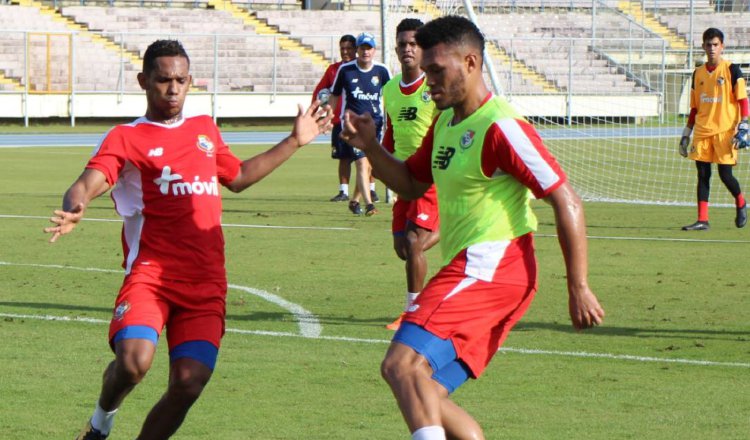 Rolando Blackburn durante el entreamiento matinal en el Rommel Fernández, Fepafut