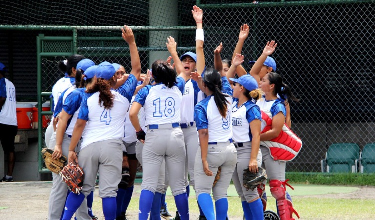 Liga Superior Femenina de Sóftbol comenzó el fin de semana.