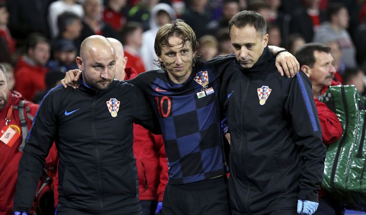 Luka Modric no terminó el partido de Croacia ante Gales. Foto AP