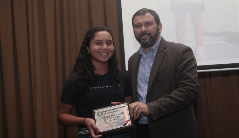 Liz Arce es la campeona U14. Foto:Víctor Arosemena