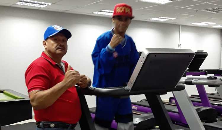 Ronal Batista entrenando y en la Arena Kemerovo. Cortesía