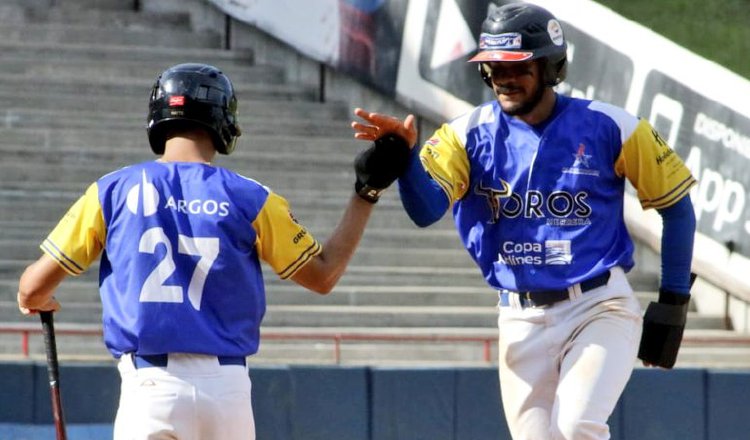 Los Toros quedaron con marca de 8-13. Foto Probeis