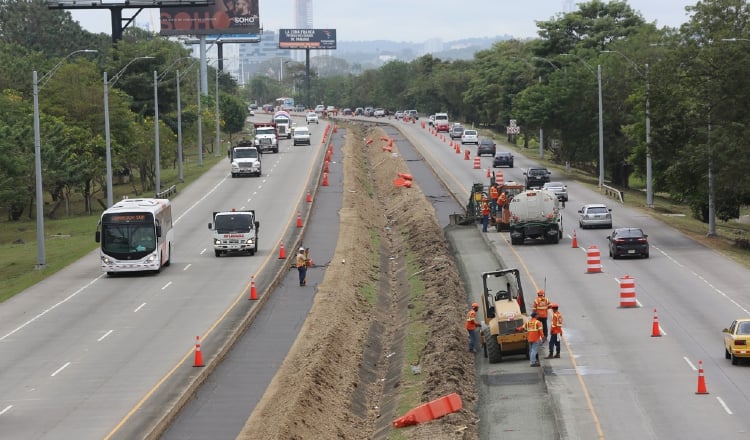 Cuando se construía el carril adicional en el Corredor Sur. El proyecto, en septiembre del año pasado, seguía en ejecución. Archivo