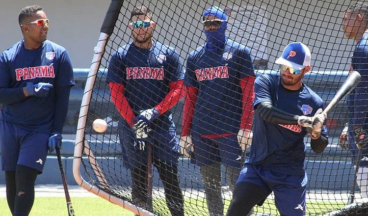 Félix Arosemena en los entrenamientos de bateo. Foto: Fedebeis