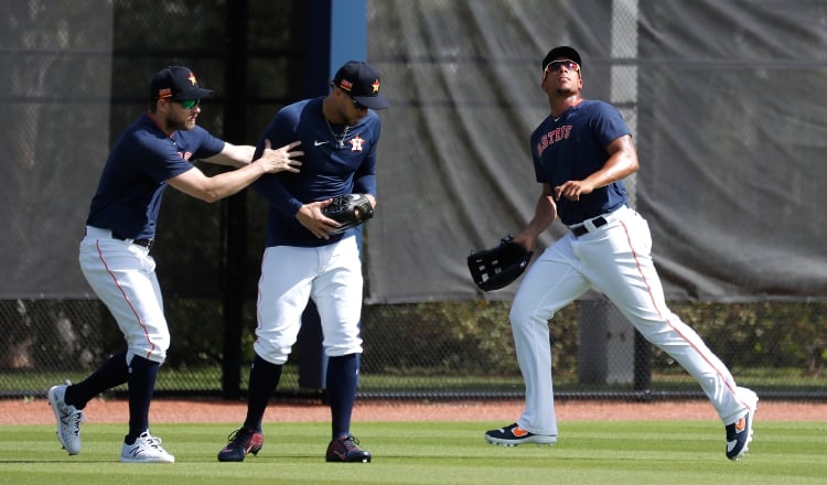 Josh Reddick, George Springer y Michael Brantley ern los entrenamientos de pretemporada de los Astros. Foto:AP