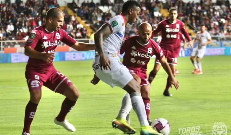 Omar Browne en un partido de San Carlos contra Saprissa. @AD San Carlos