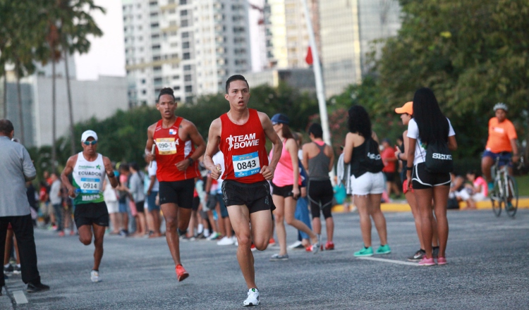 Corredores durante la Maratón Internacional a la Ciudad de Panamá. 