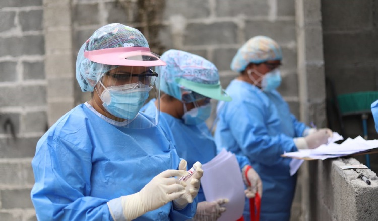 Ahora las autoridades del Ministerio de Salud rastrean el virus casa por casa. 