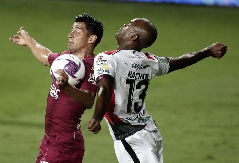 6-  Saprissa se llevó el título ante Alajuelense. Fotos: Efe