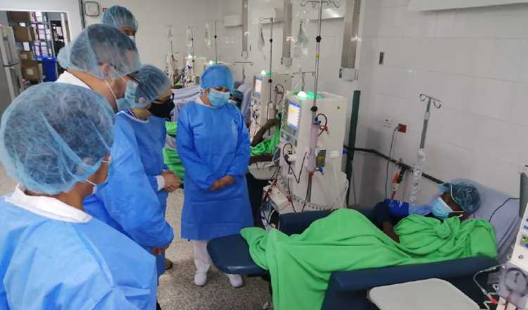 La capacidad de admitir pacientes en  los hospitales, está llegando a su límite.