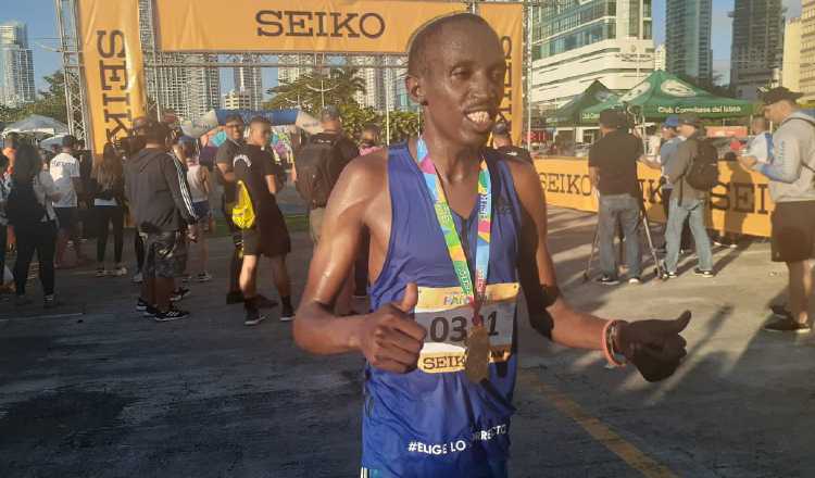 Robert Gititu, ganador de la maratón pasada. Foto: Aurelio Martínez