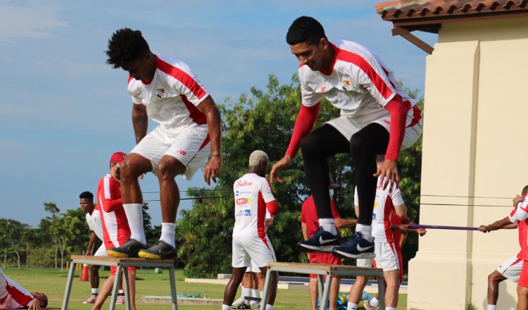 Edwin Aguilar (der.) en los entrenamientos durante la 'burbuja' en Coclé. Foto:Fepafut