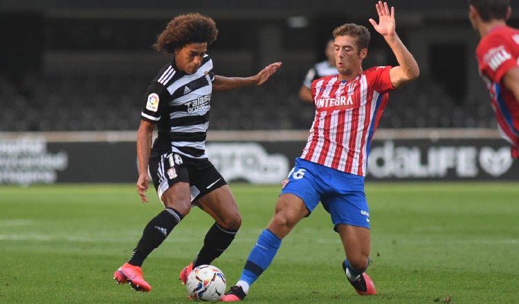 Adalberto 'Coco' Carrasquilla (izq.) se encuentra motivado en el FC Cartagena en la Segunda División de España. Foto: @CCartagena_efs