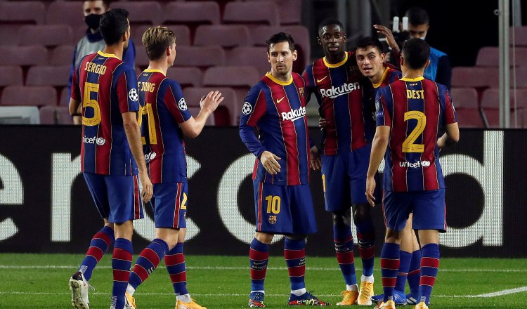 Jugadores del Barcelona celebran. Foto:EFE