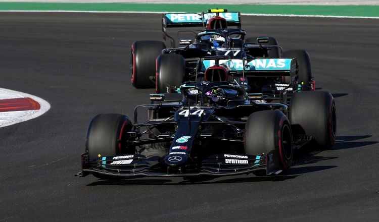 Lewis Hamilton en la pista en Portugal. Foto:EFE