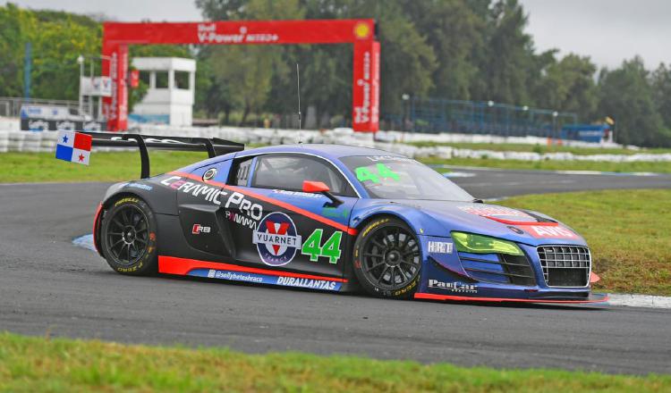 Solly Betesh con auto Audi R8 LMS #44. Foto:Cortesía