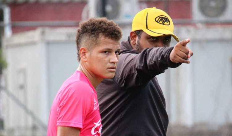  Francisco Perlo (der.) en los entrenamientos. @CAIPanama