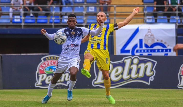 Veraguas y Universitario empataron a cero goles en el Omar Torrrijos. Foto:@LPF