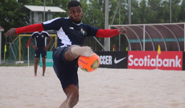 Alfonso Maquensi de la selección de fútbol playa. Foto:Fepafut