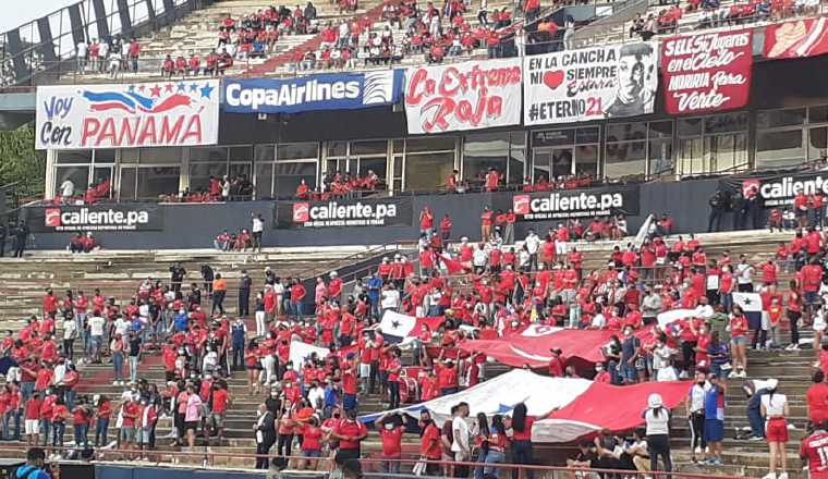 La fanaticada se hizo presente en el Rod Carew. Foto:Víctor Arosemena