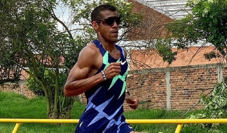 El fondista panameño Jorge Castelblanco durante su entrenamiento en Paipa, Colombia. Foto:Instagram