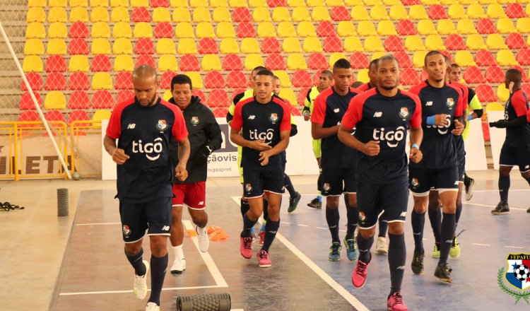 El equipo de futsal en los entrenamientos en Brasil. Foto:Fepafut