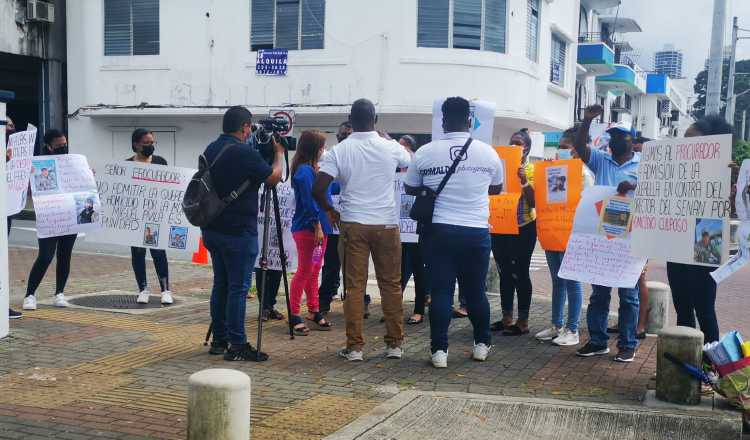 La protesta se dio este lunes en la Procuraduría General