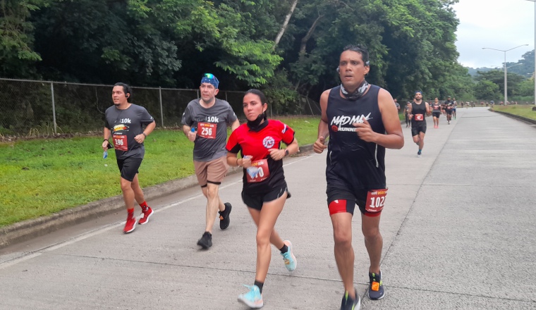 Unos mil corredores participaron del evento. Aurelio Martínez