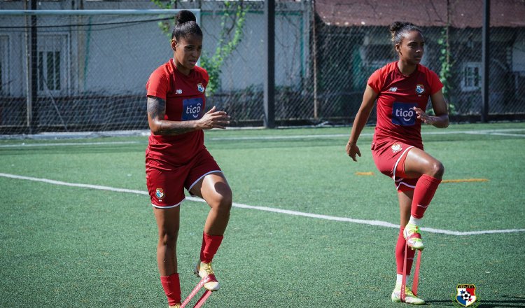 Aldrith Quintero y Lineth Cedeño en lo entrenamientos de la selección. Foto: @Fepafut