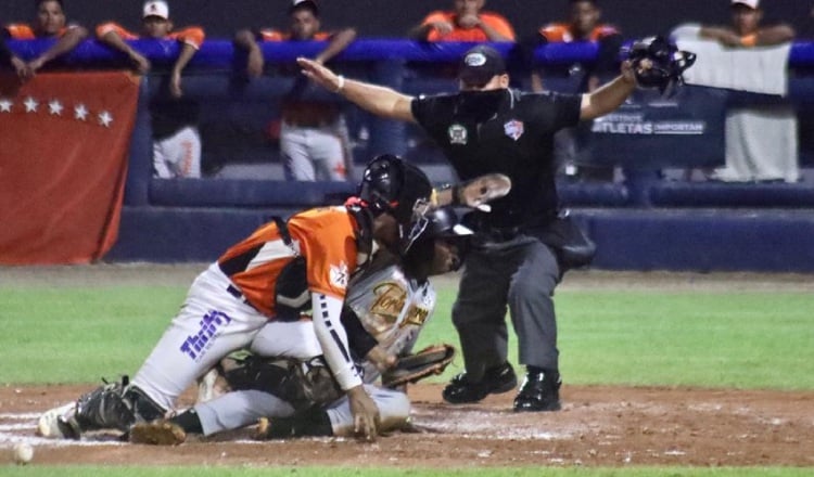 Los Santos recibe hoy a Bocas del Toro en un juego crucial. Foto:Fedebeis