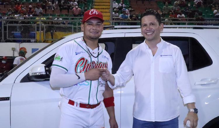 El chiricano Rodrigo Vigil,  premiado como el Jugador Más Valioso del actual Campeonato Nacional de Béisbol Mayor.  Foto:Fedebeis