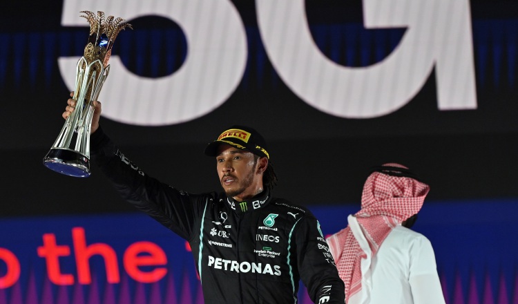 Lewis Hamilton se llevó el Gran Premio. Foto:EFE