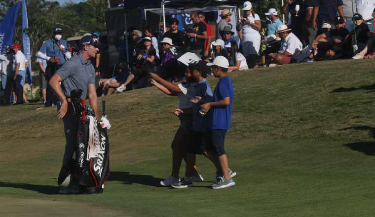 4- Un recuerdo para los infantes,  por parte de los golfistas