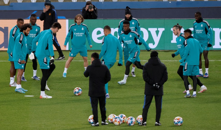 Jugadores de Real Madrid en los entrenamientos en el Parque de los Príncipes en París. Foto:EFE